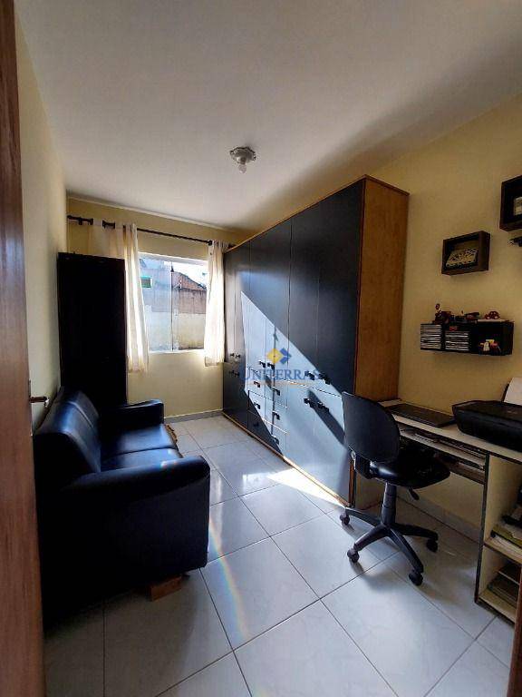 Casa à venda com 3 quartos, 52m² - Foto 11