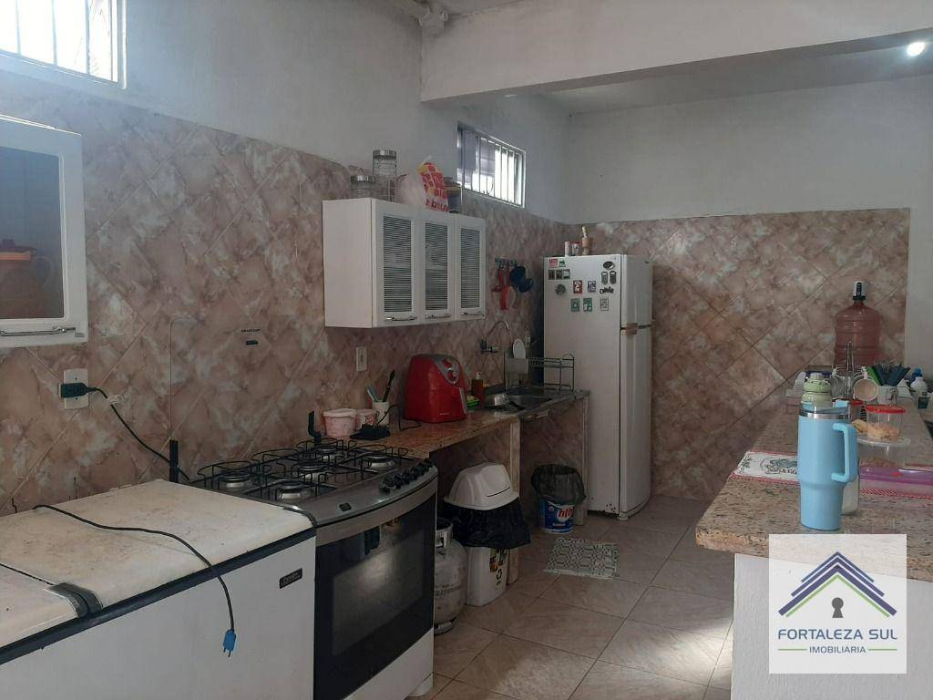 Casa à venda com 4 quartos, 240m² - Foto 24