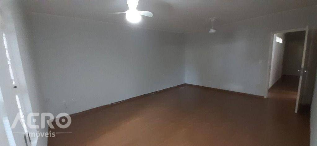 Casa à venda com 3 quartos, 127m² - Foto 2