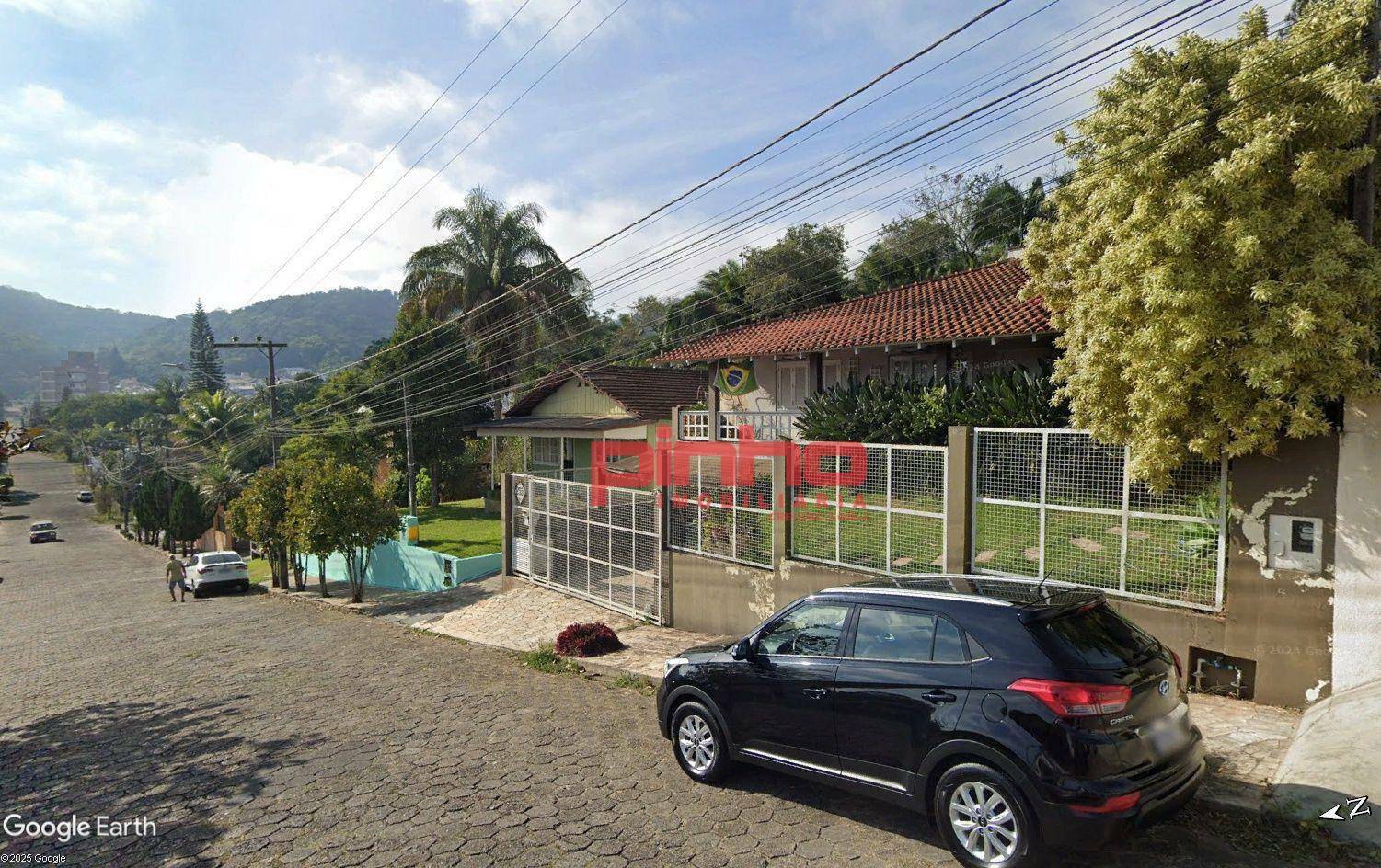 Casa à venda com 3 quartos, 228m² - Foto 2