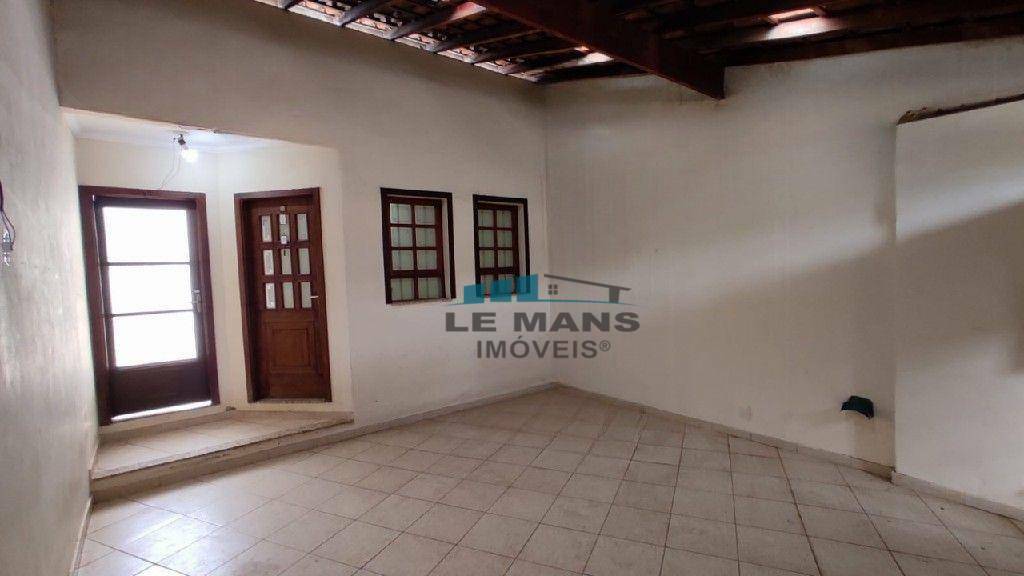 Casa à venda com 2 quartos, 115m² - Foto 2