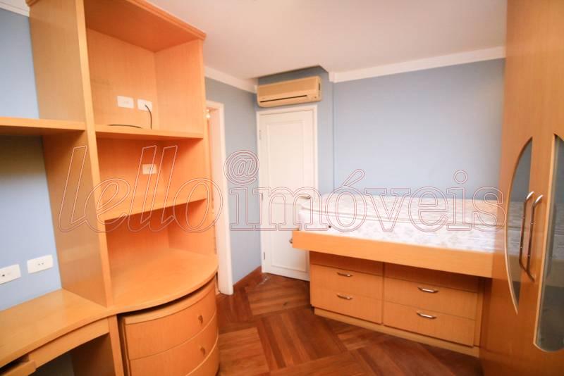 Apartamento para alugar com 4 quartos, 240m² - Foto 12