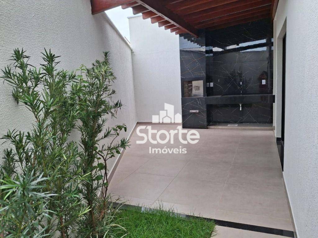 Casa à venda com 3 quartos, 165m² - Foto 1
