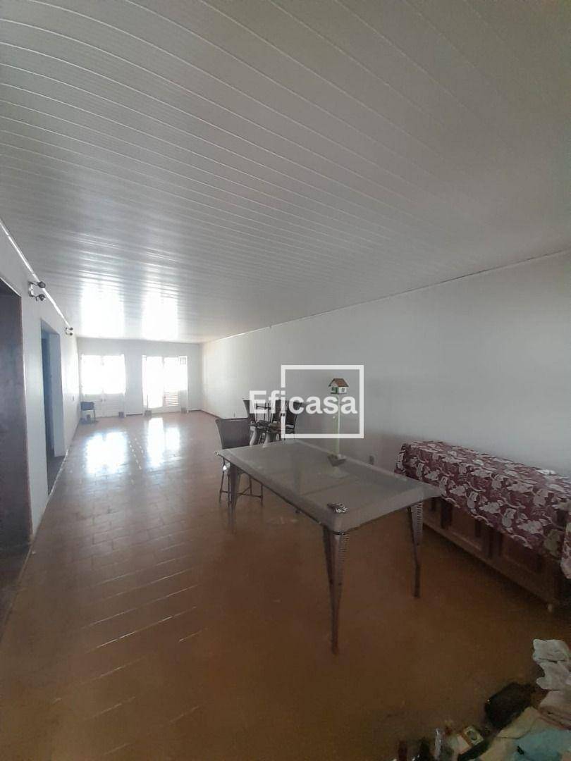 Casa à venda com 3 quartos, 180m² - Foto 2