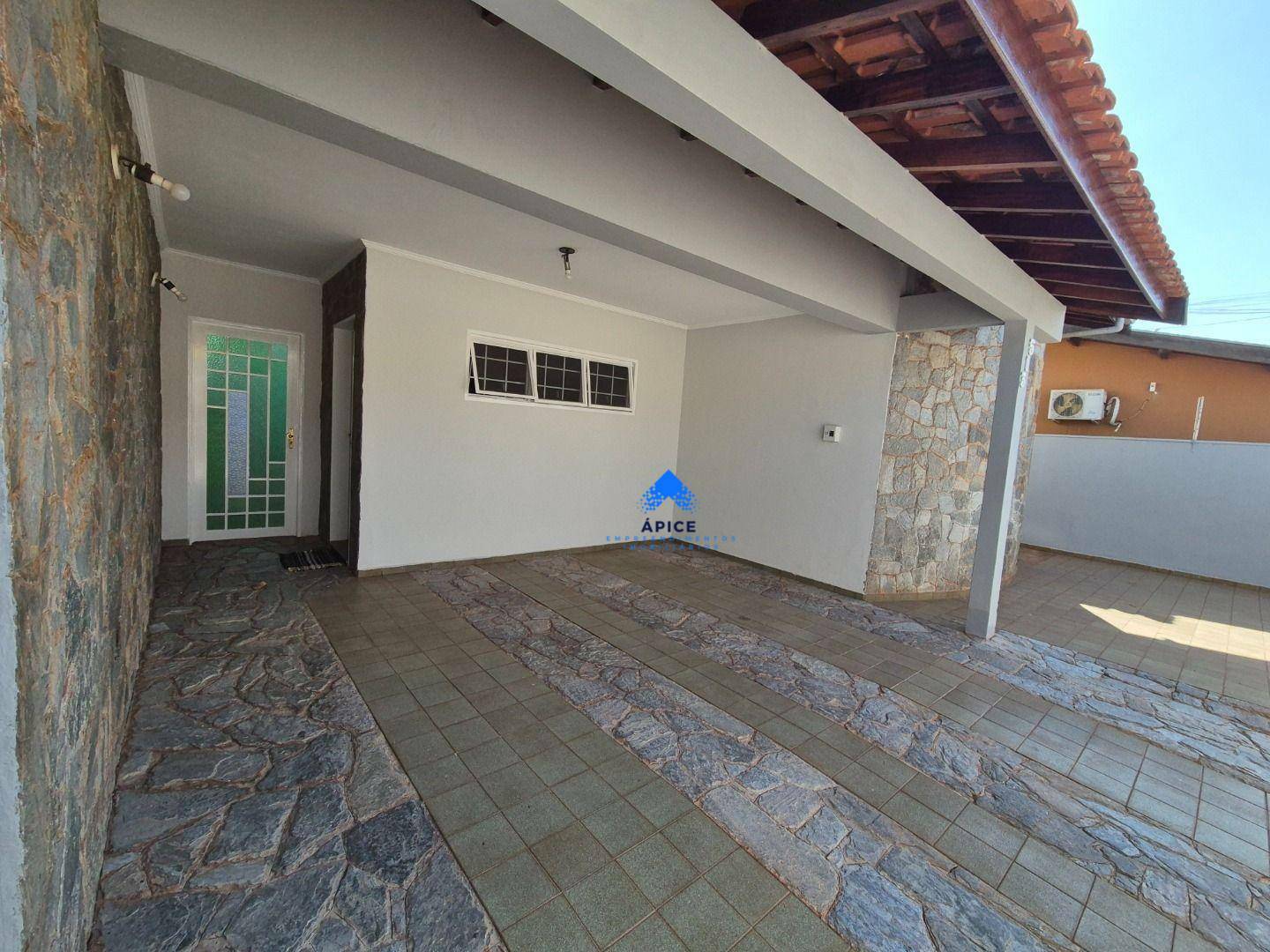 Casa para alugar com 3 quartos, 242M2 - Foto 4