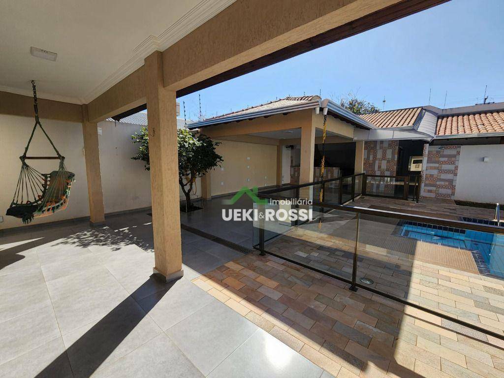 Casa à venda com 3 quartos, 240m² - Foto 17