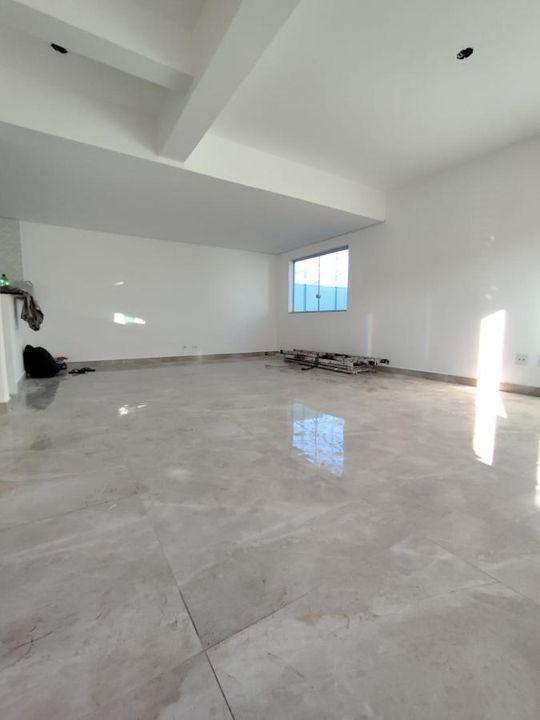 Casa à venda com 3 quartos, 110m² - Foto 2