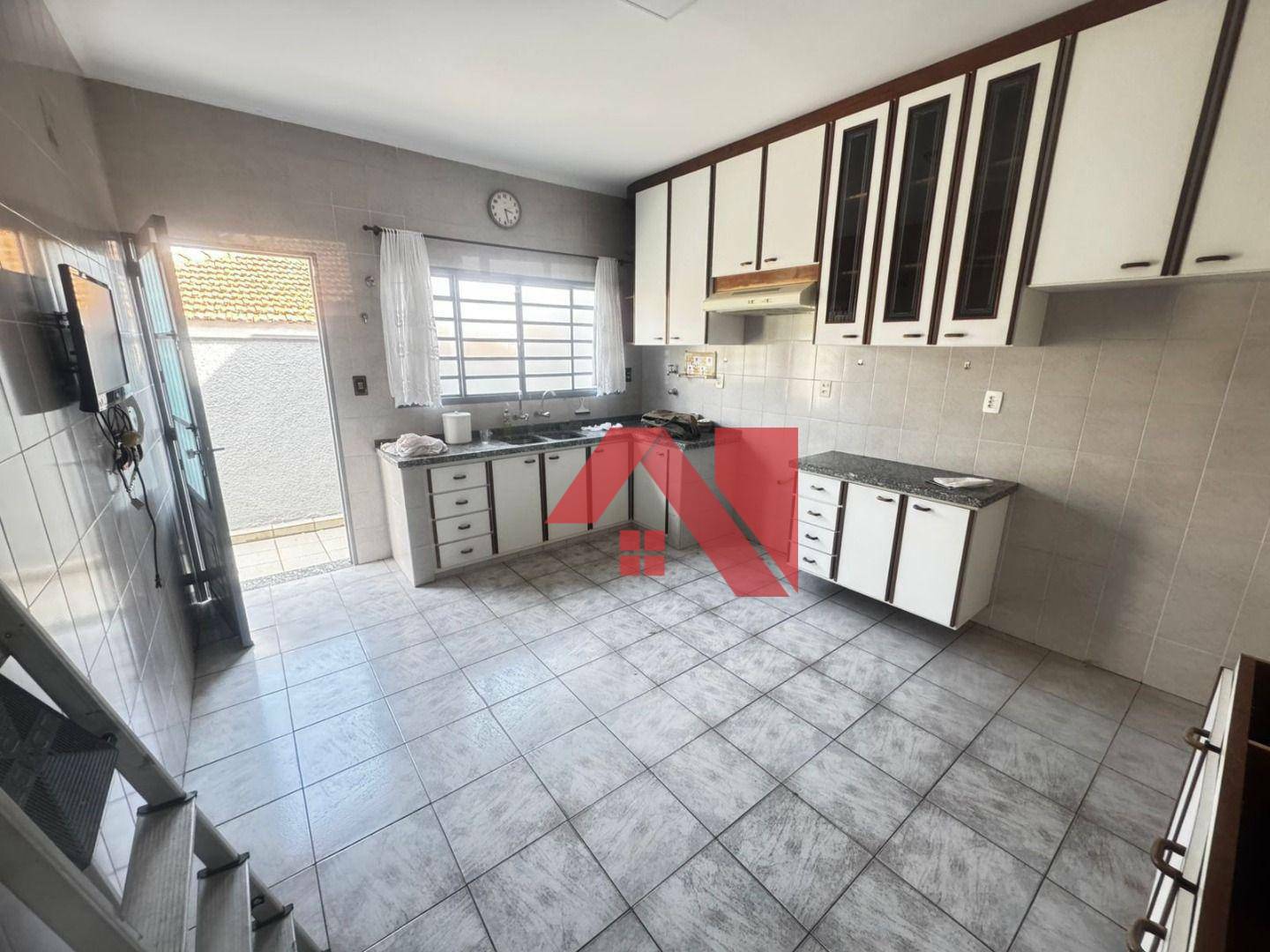 Sobrado à venda e aluguel com 3 quartos, 230m² - Foto 9