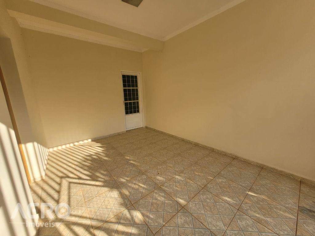 Casa à venda com 4 quartos, 170m² - Foto 4