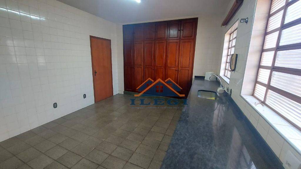 Casa à venda com 3 quartos, 251m² - Foto 20