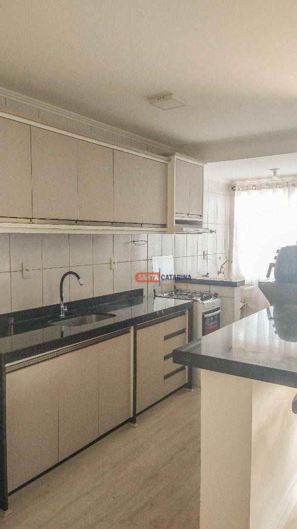 Apartamento à venda com 2 quartos, 72m² - Foto 2