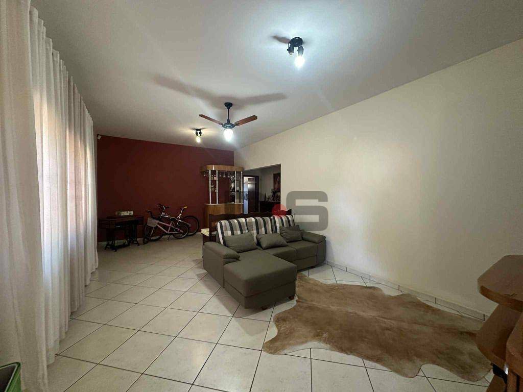 Chácara à venda com 3 quartos, 347m² - Foto 2