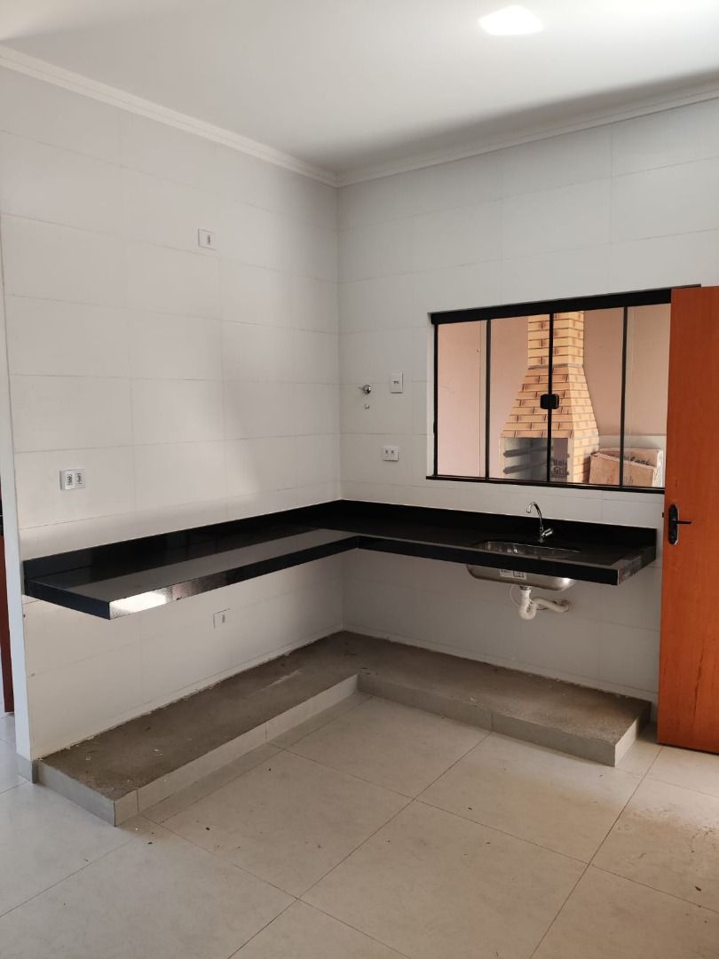 Casa à venda com 2 quartos, 79m² - Foto 3