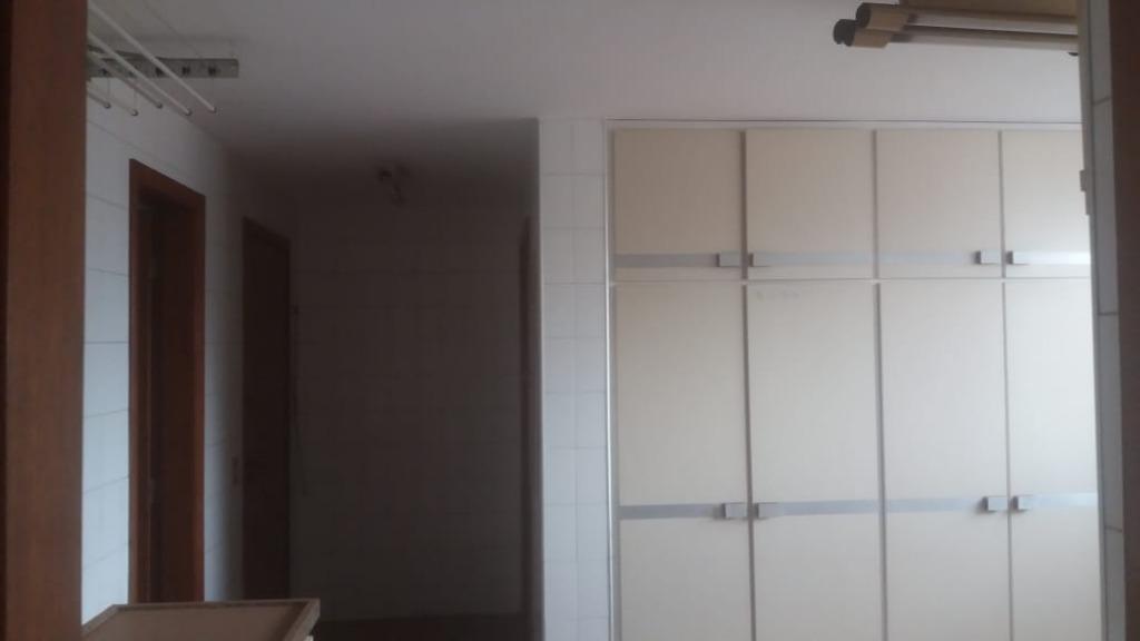 Apartamento para alugar com 4 quartos, 320m² - Foto 15