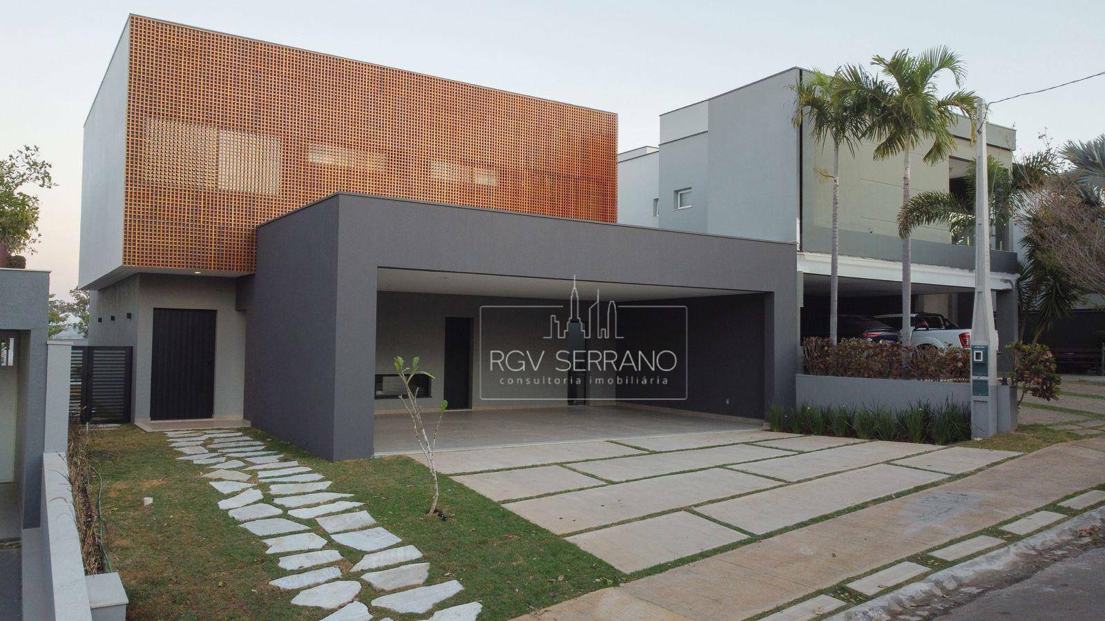 Casa de Condomínio à venda com 4 quartos, 378m² - Foto 1