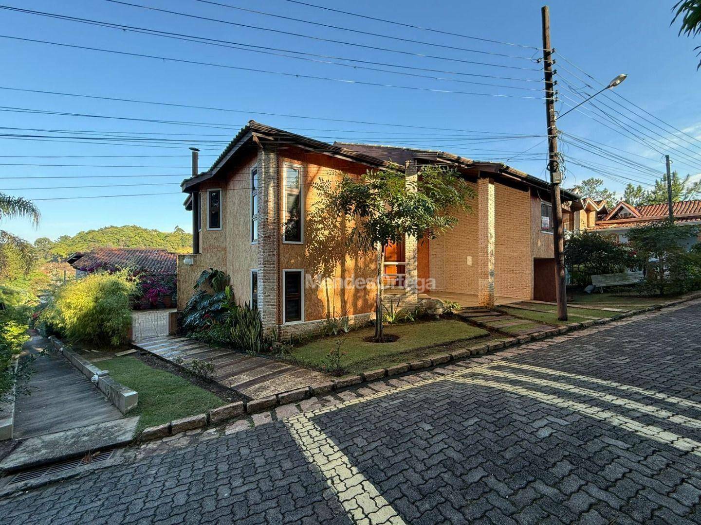 Casa de Condomínio à venda com 3 quartos, 300m² - Foto 1