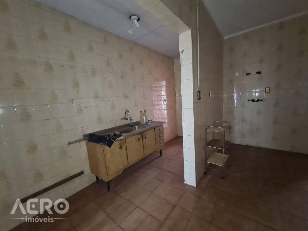 Casa à venda com 3 quartos, 210m² - Foto 7