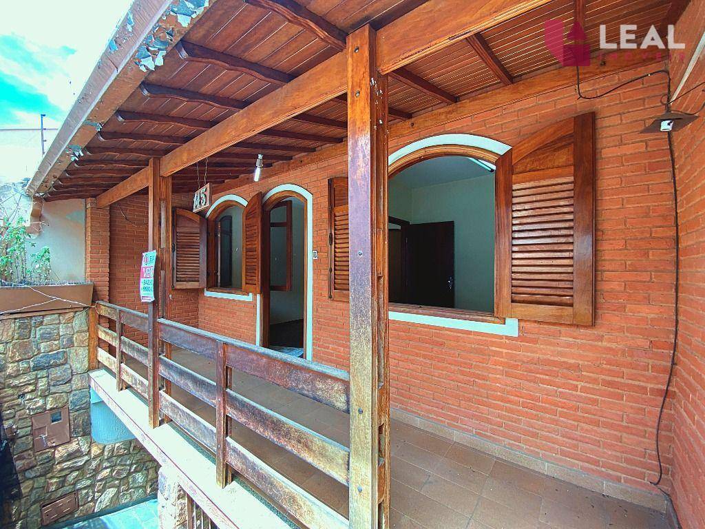 Casa à venda com 4 quartos, 240m² - Foto 1