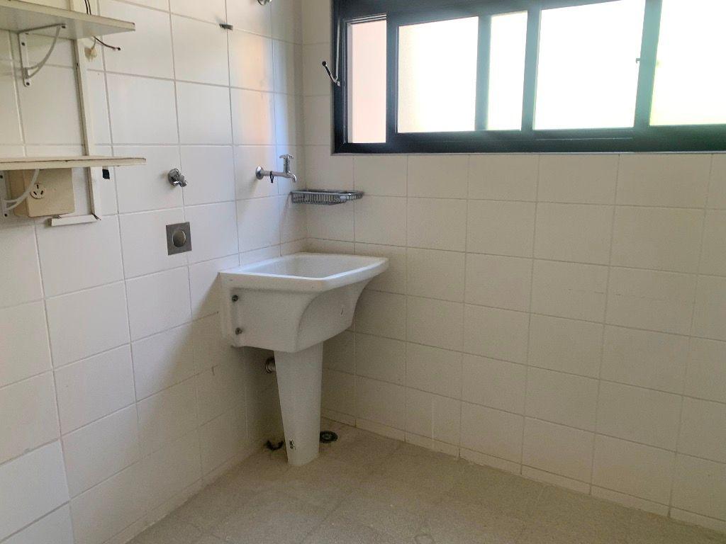 Apartamento para alugar com 2 quartos, 130m² - Foto 8