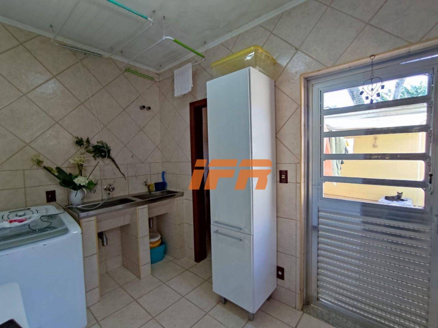 Sobrado à venda com 4 quartos, 300m² - Foto 61