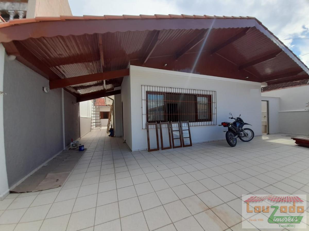 Casa à venda com 3 quartos, 288m² - Foto 1