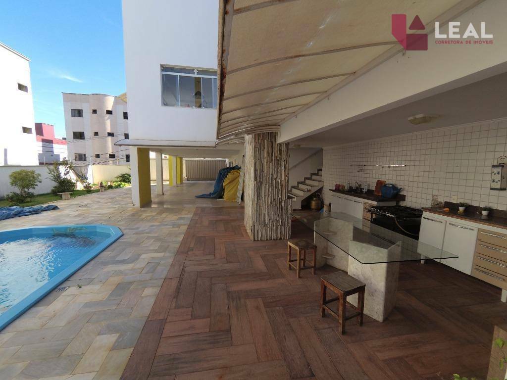 Casa à venda com 5 quartos, 340m² - Foto 1