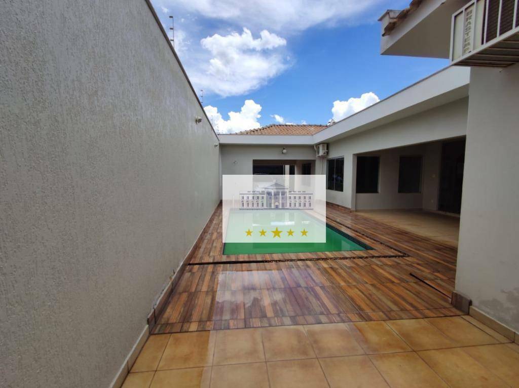 Casa à venda com 3 quartos, 250m² - Foto 4