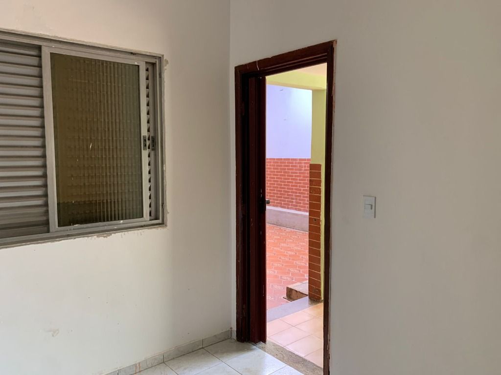 Casa à venda e aluguel com 3 quartos, 260m² - Foto 14