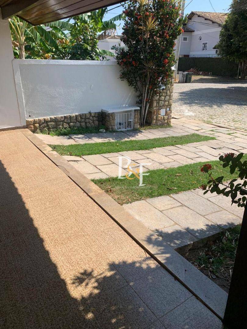 Casa de Condomínio para alugar com 3 quartos, 270m² - Foto 3