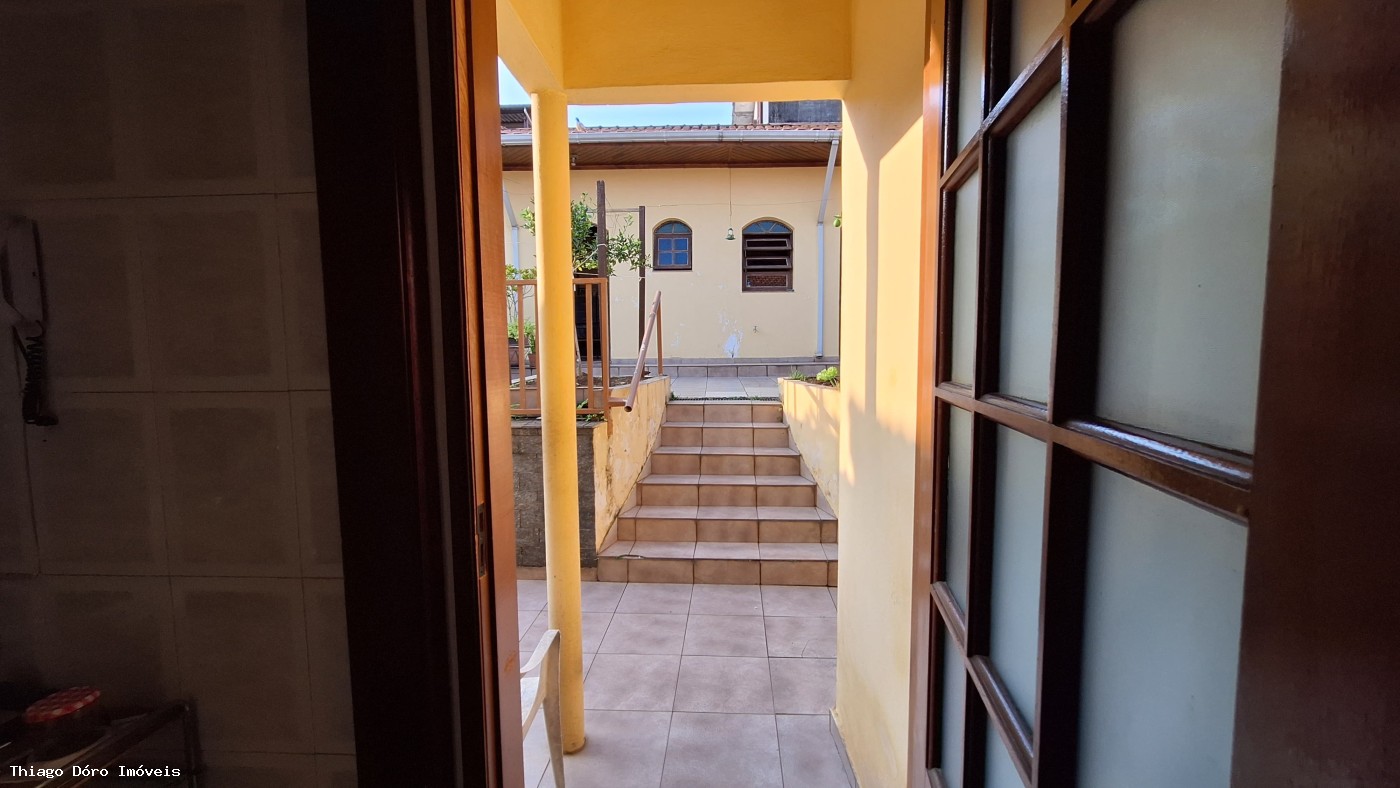 Casa à venda com 3 quartos, 180m² - Foto 13