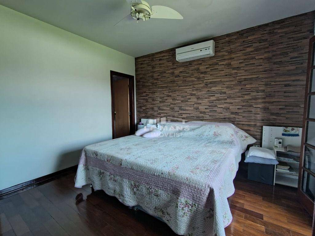 Casa à venda com 6 quartos, 296m² - Foto 10