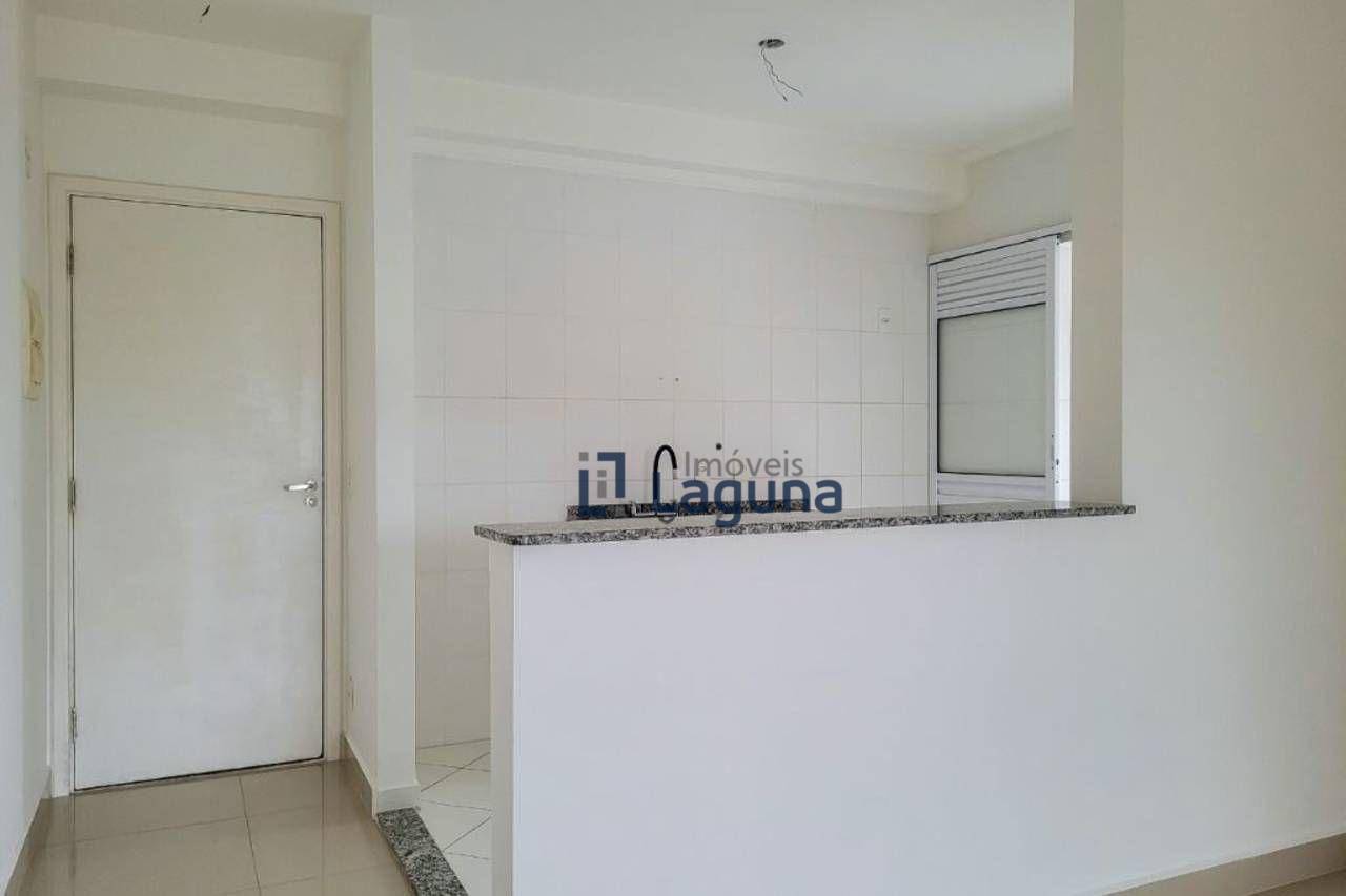 Apartamento para alugar com 3 quartos, 84m² - Foto 2