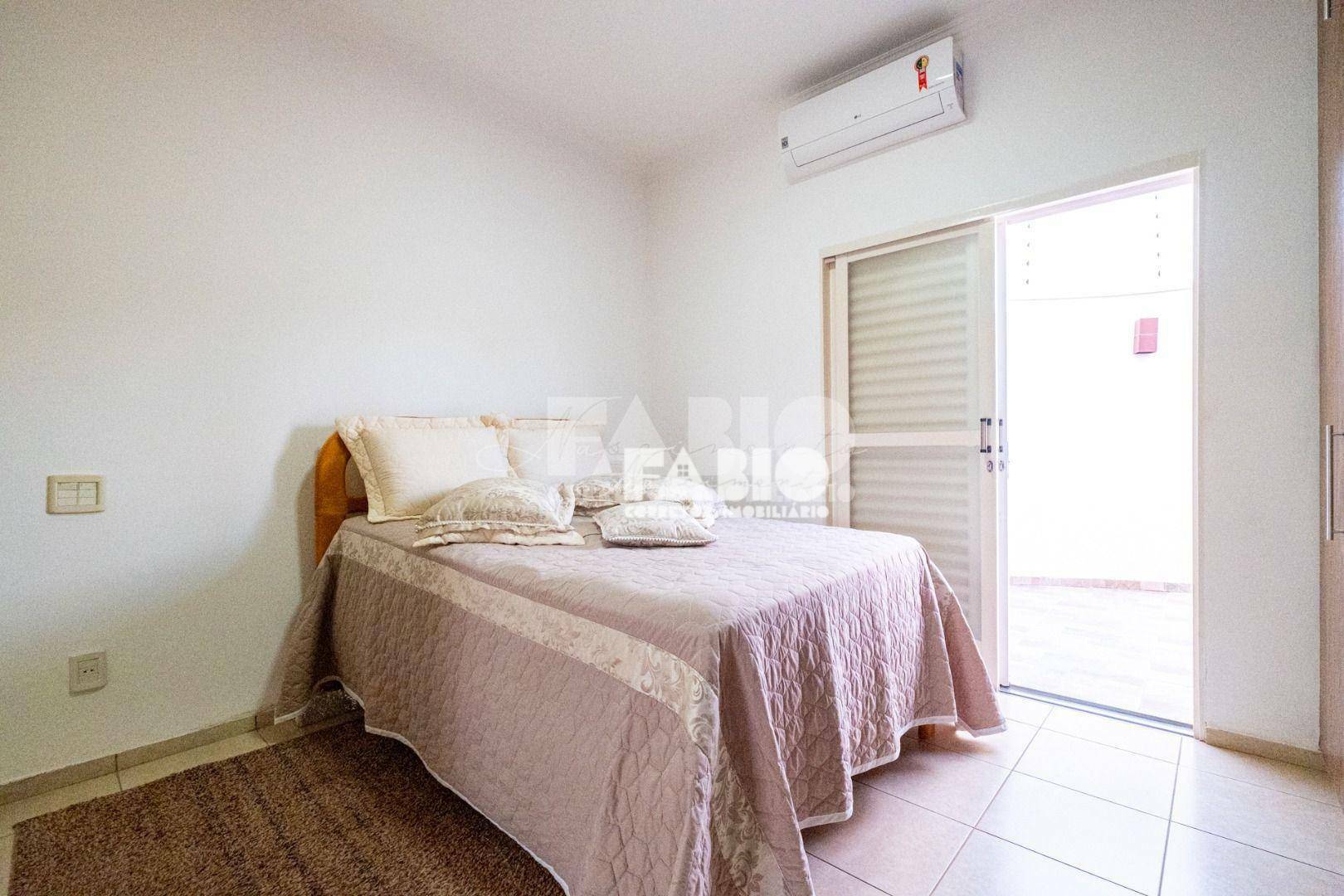 Casa à venda com 4 quartos, 220m² - Foto 18