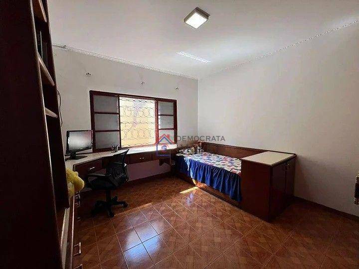 Casa à venda com 3 quartos, 213m² - Foto 9