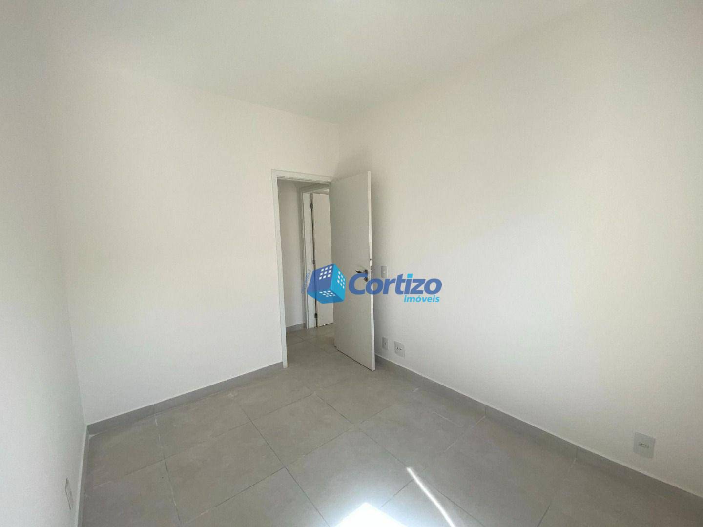 Apartamento à venda com 2 quartos, 56m² - Foto 12