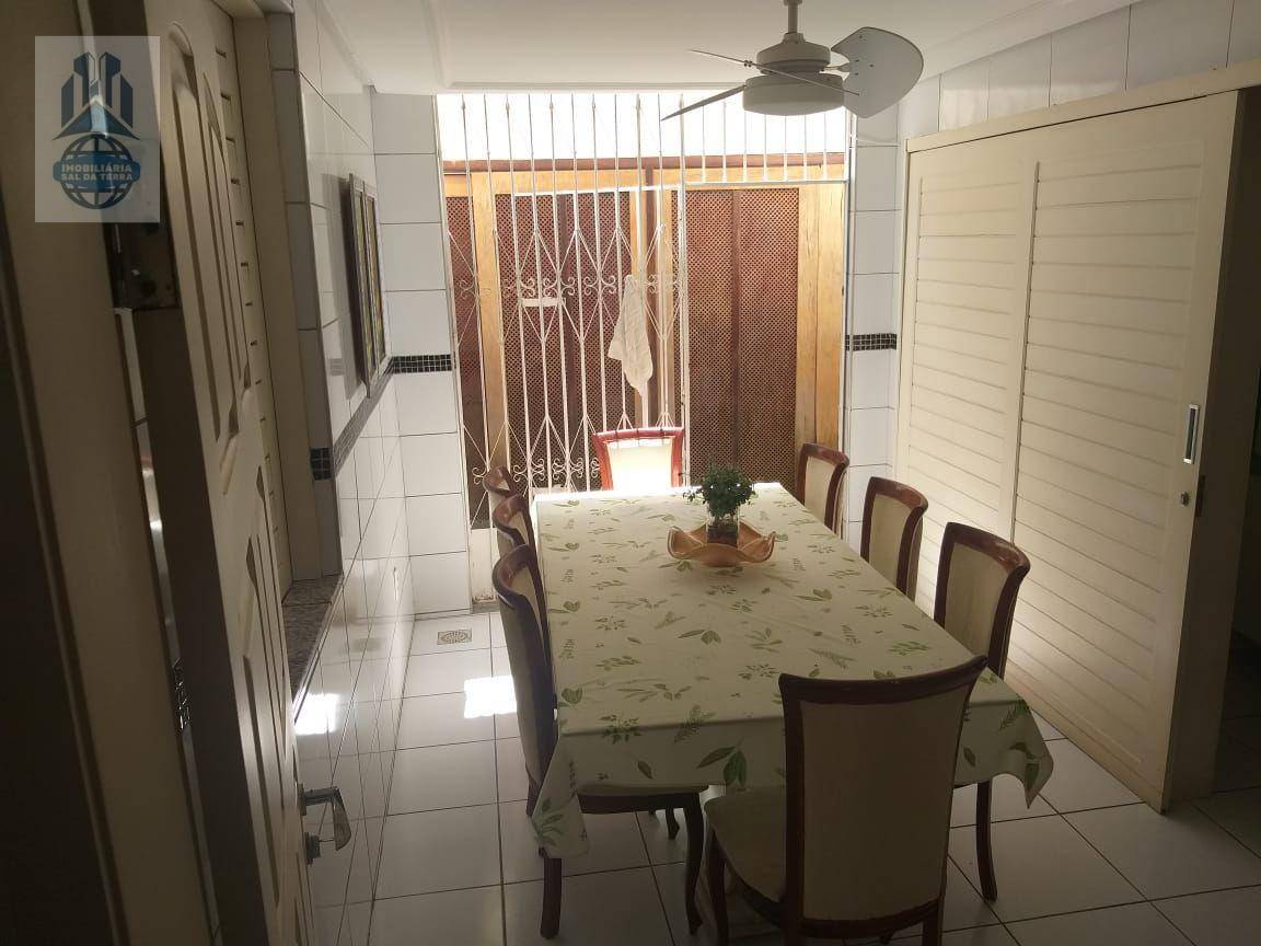 Casa à venda com 6 quartos, 2m² - Foto 8