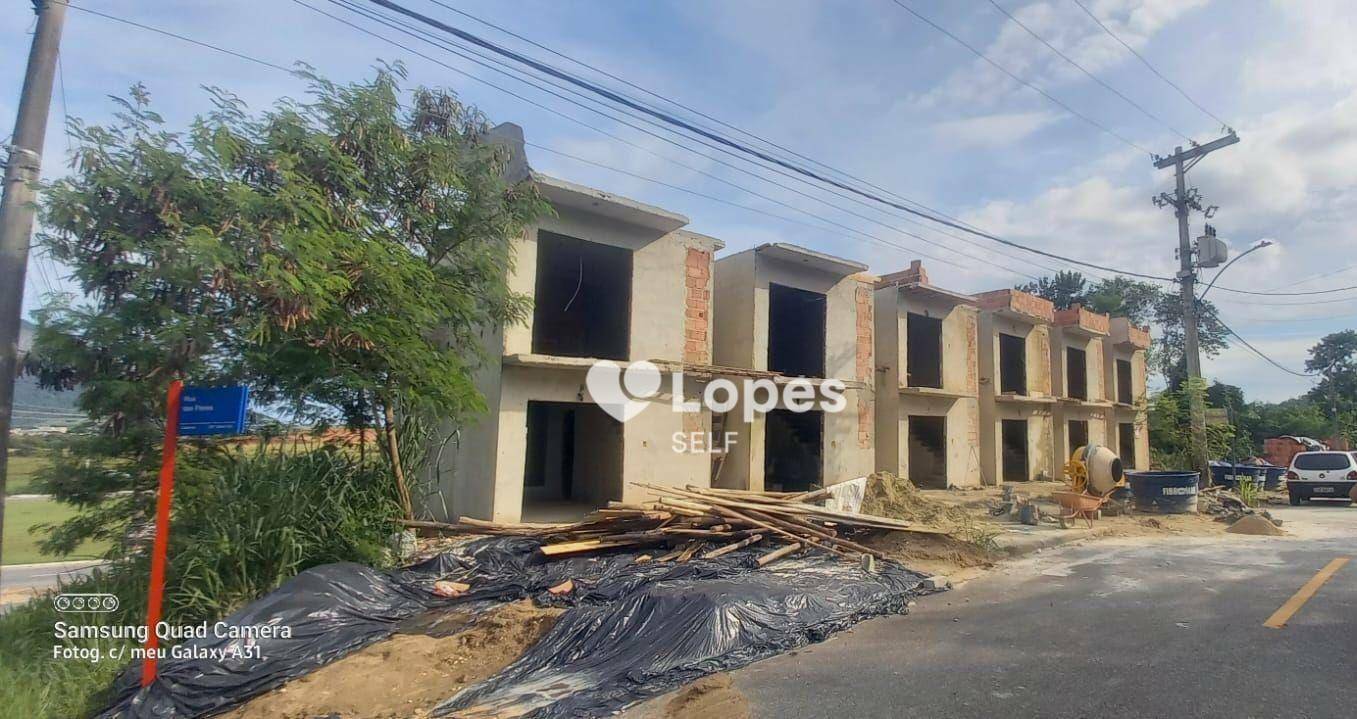 Casa à venda com 2 quartos, 73m² - Foto 2