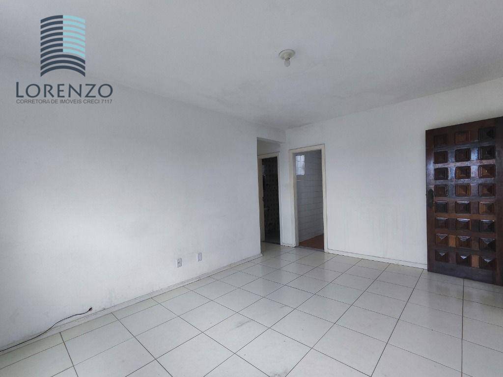 Apartamento à venda com 2 quartos, 70m² - Foto 3