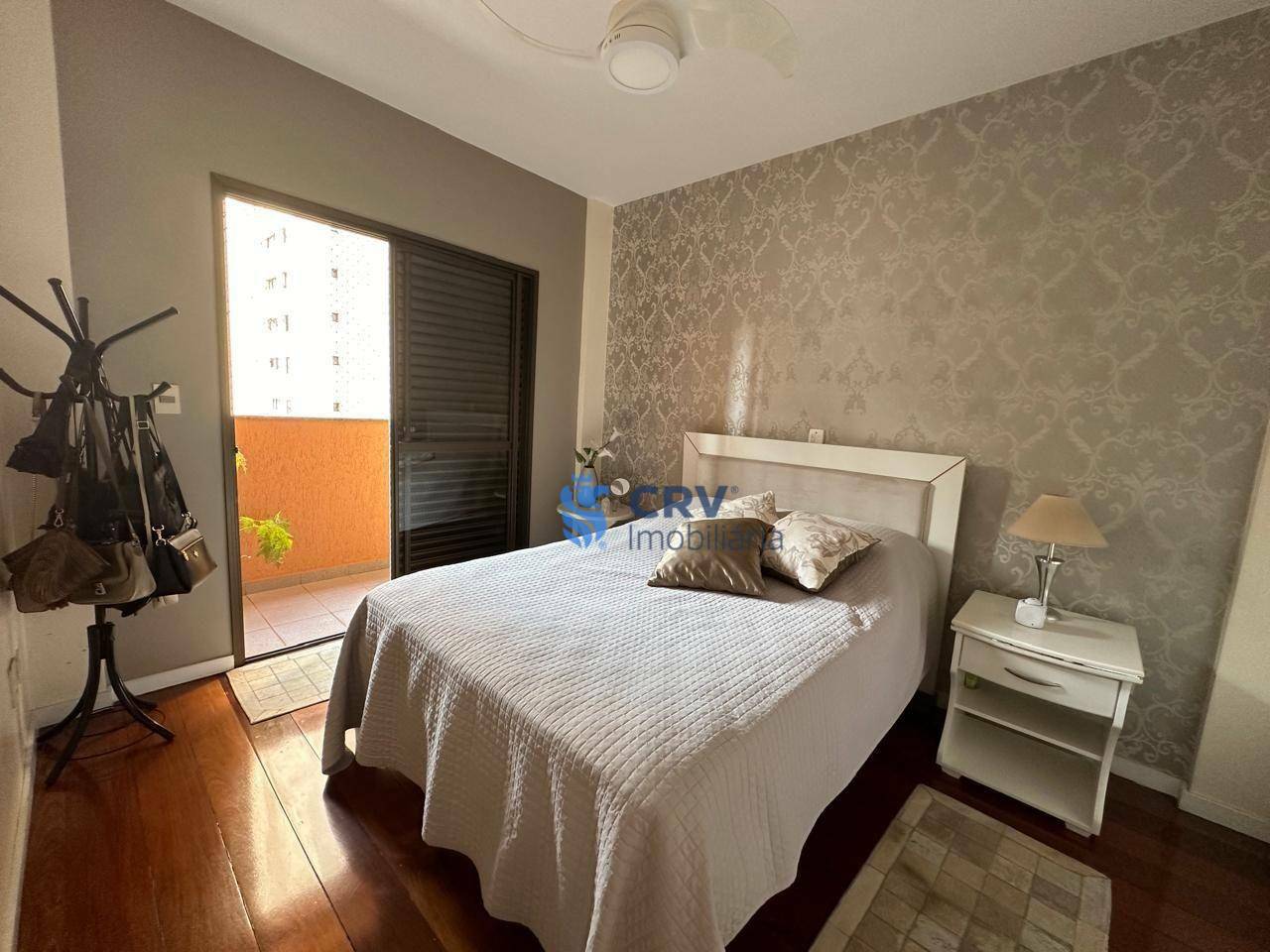 Apartamento à venda com 3 quartos, 156m² - Foto 1