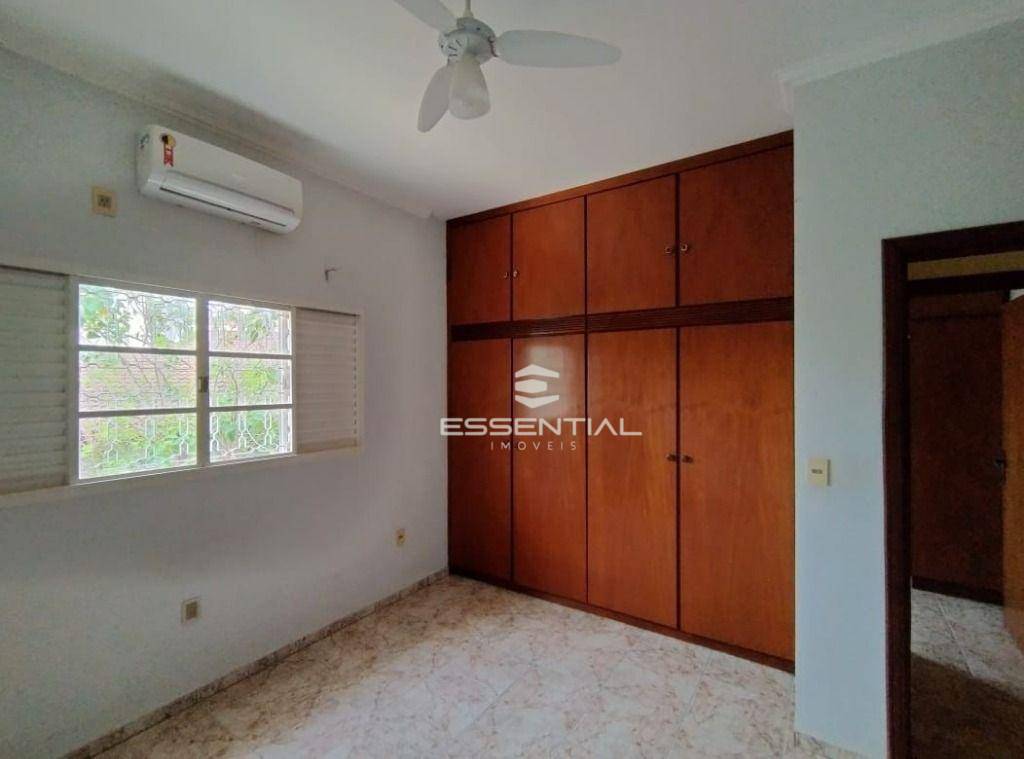 Casa para alugar com 4 quartos, 300m² - Foto 25