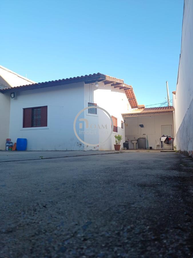 Casa para alugar com 2 quartos, 100m² - Foto 1