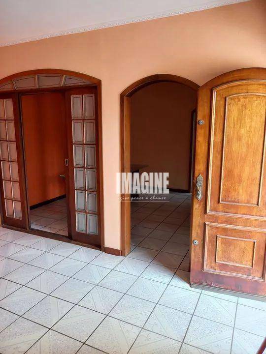 Sobrado à venda com 3 quartos, 200m² - Foto 1