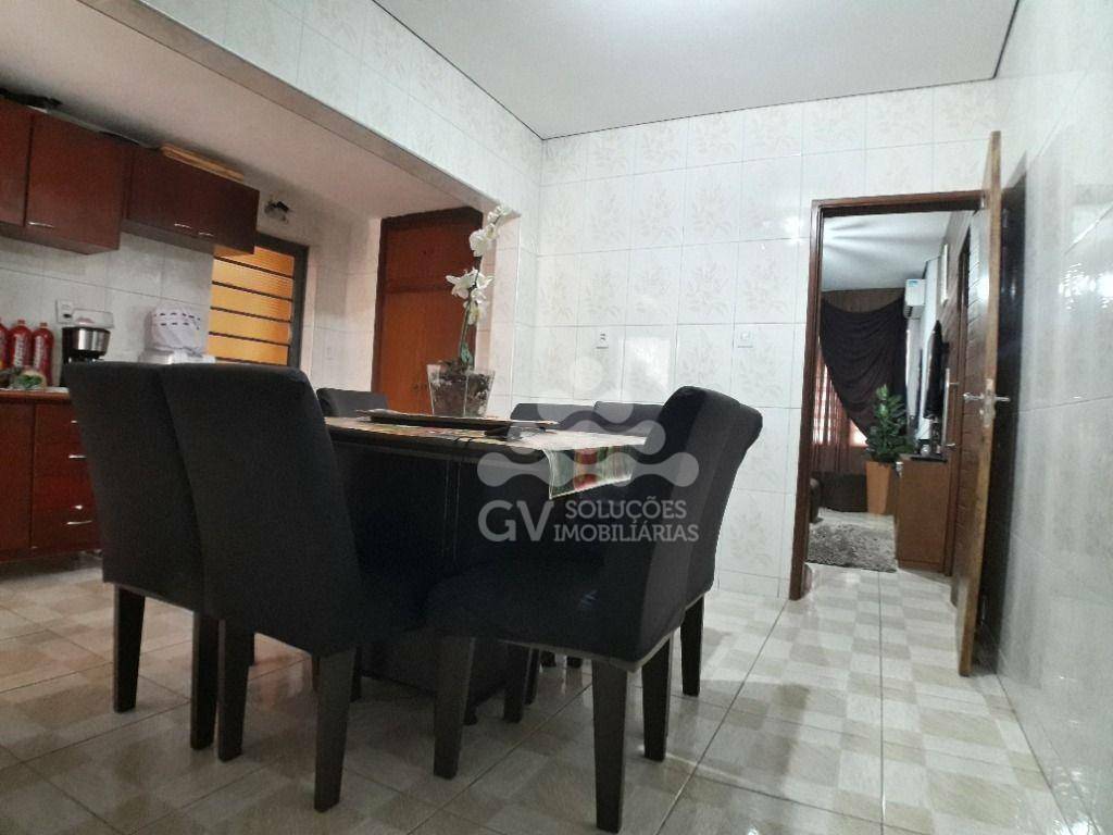 Casa à venda com 3 quartos, 235m² - Foto 13