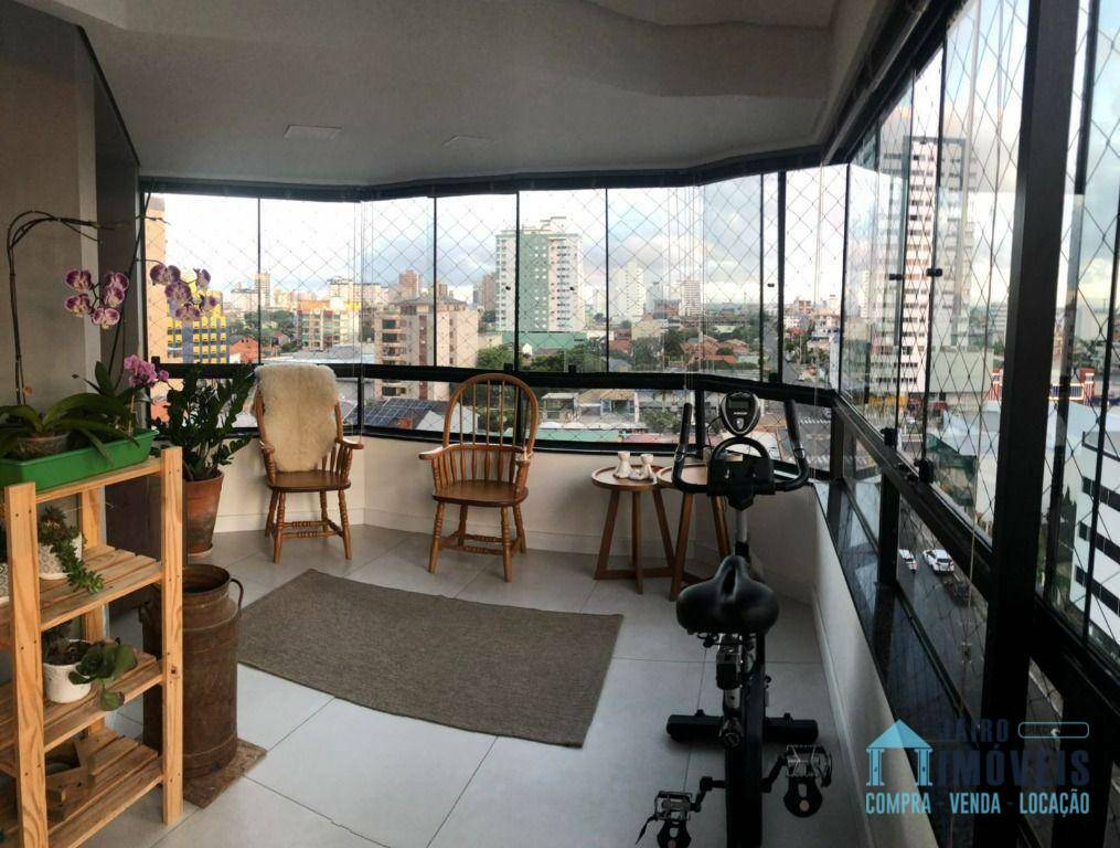 Apartamento à venda com 3 quartos, 209m² - Foto 3