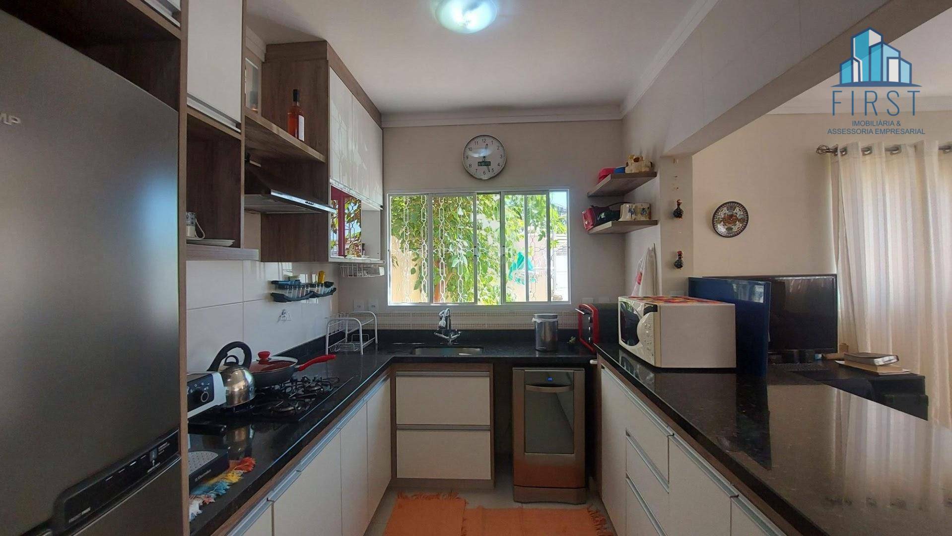 Casa à venda com 3 quartos, 95m² - Foto 2