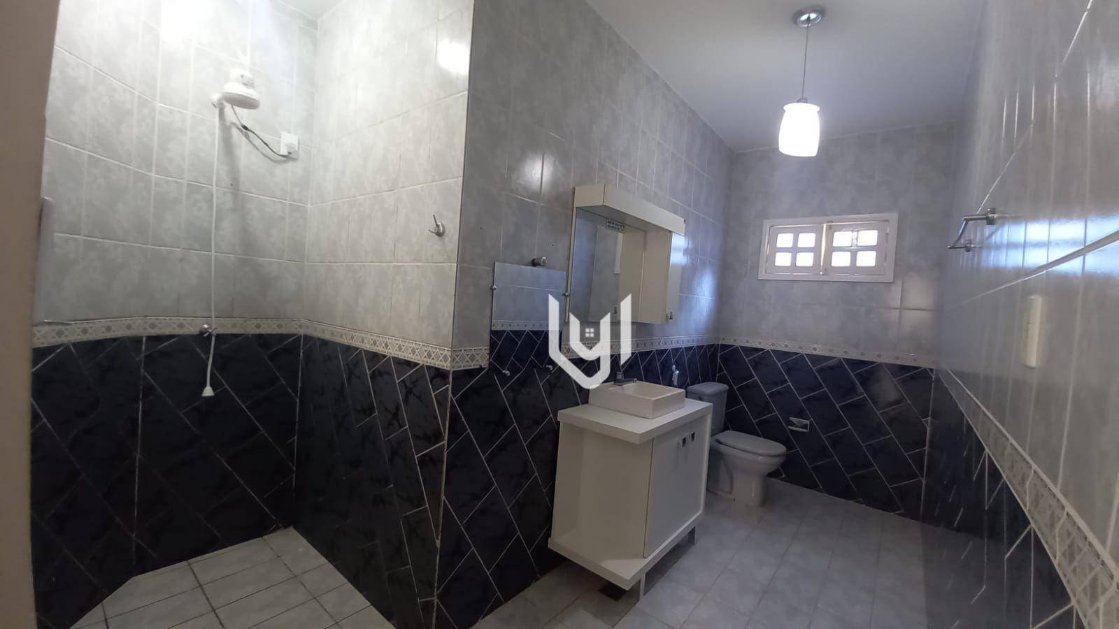 Casa para alugar com 4 quartos, 250M2 - Foto 4