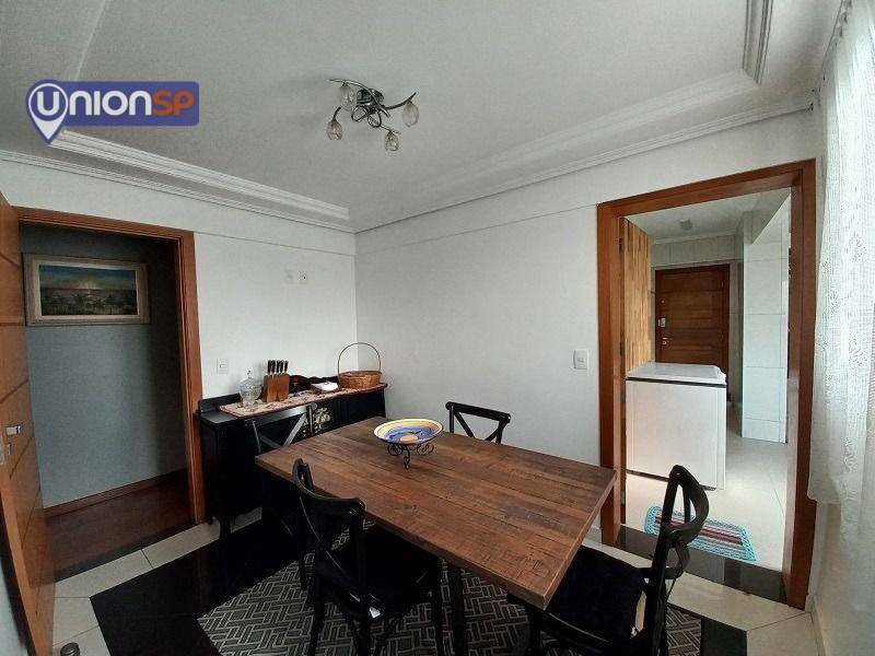 Apartamento à venda com 4 quartos, 190m² - Foto 2