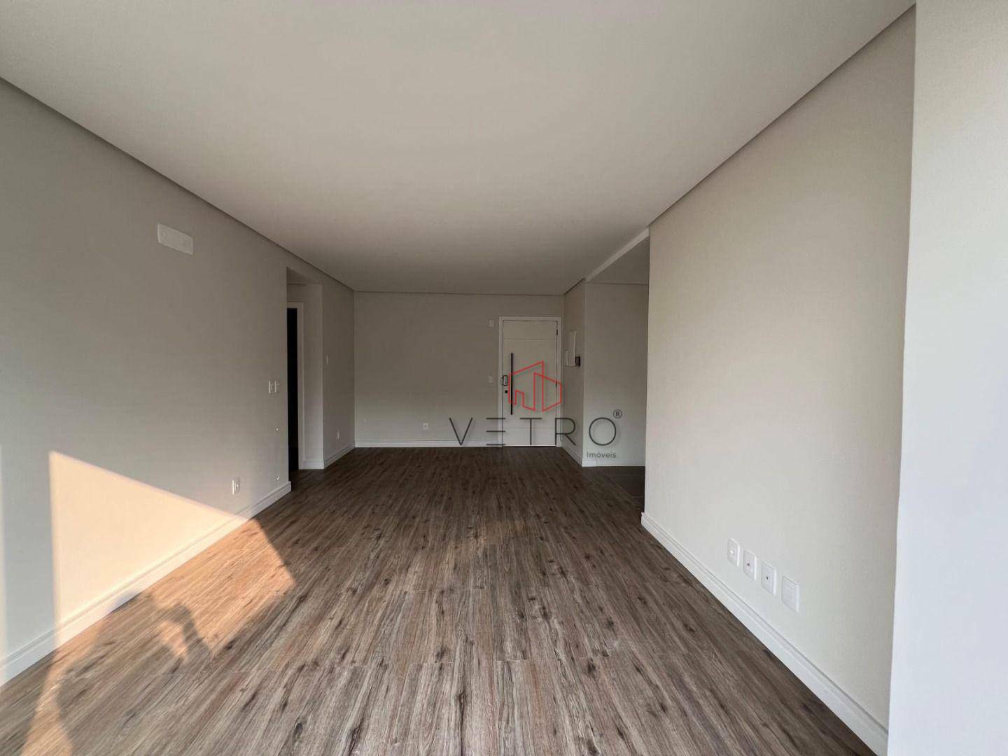 Apartamento à venda com 2 quartos, 110m² - Foto 2