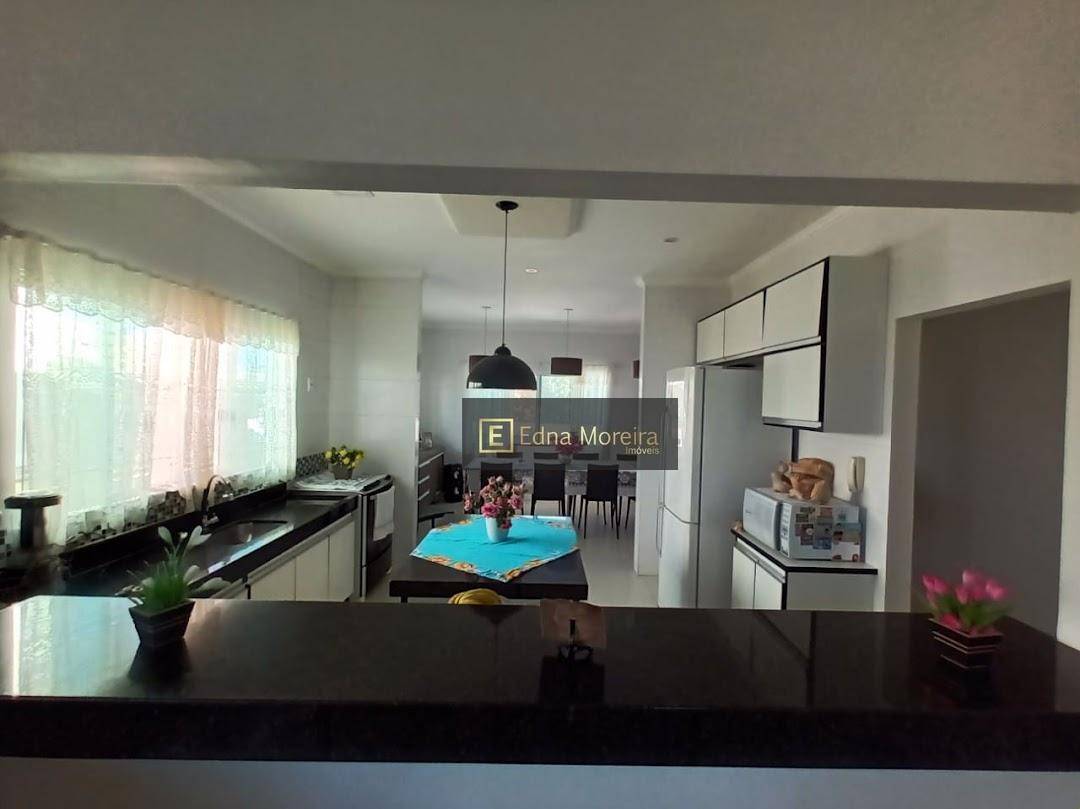 Casa à venda com 4 quartos, 240m² - Foto 11