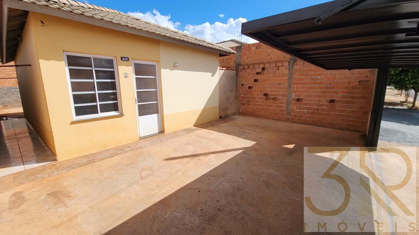 Casa à venda com 2 quartos, 160m² - Foto 1